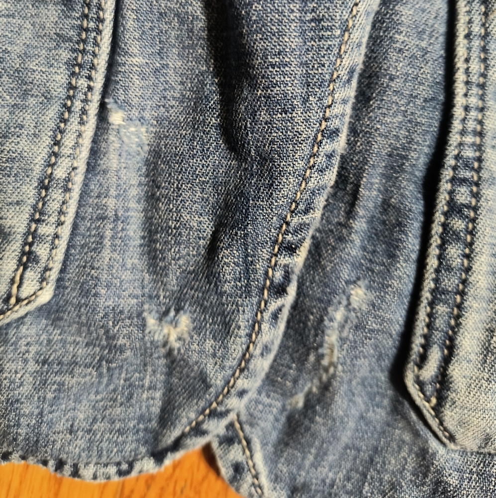 Gap Denim Blue Jean Jacket, Women's Medium, Buttons And Distressed Detail - Picture 10 of 16